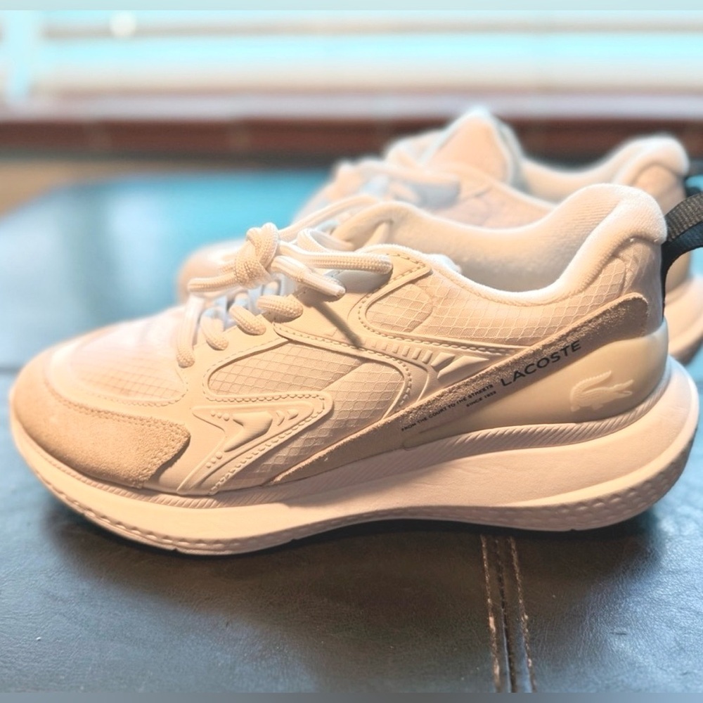 Lacoste L003 Evo sneakers in white and beige. Off White Menswear Size 7